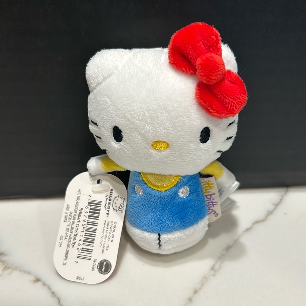 HELLO KITTY Itty Bitty’s Plushie
